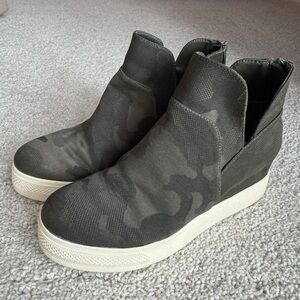Steve Madden Winni Camo Wedge Sneakers 7M